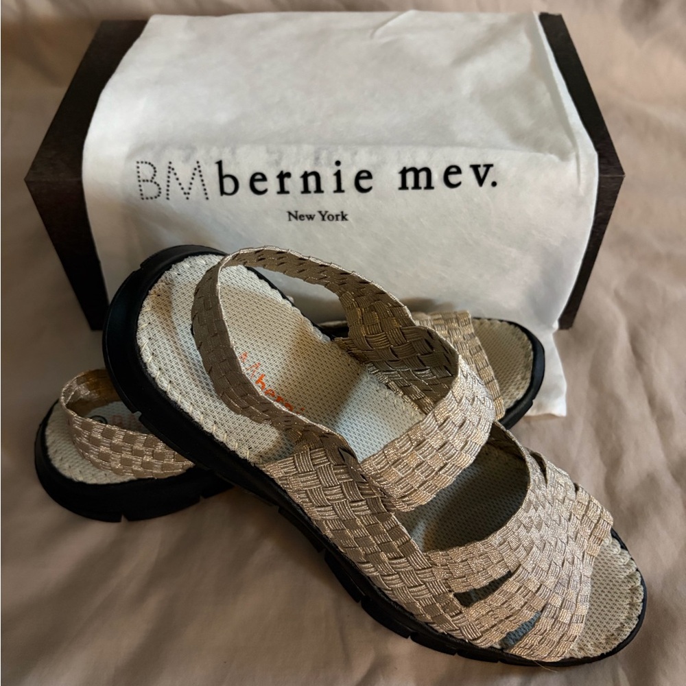 Bernie Mev Women's Cindy Flat Sandal Size 38 EU 7.5-8 US New In Box